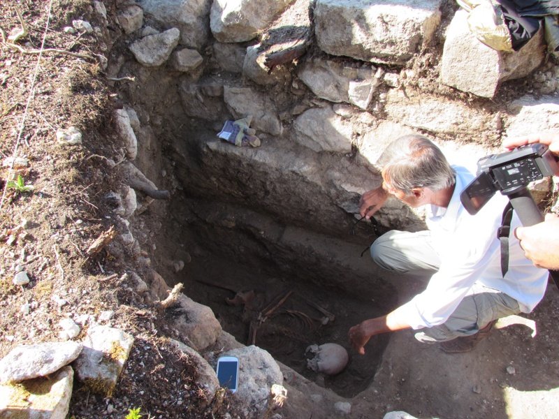 Археолози откриха неизвестна църква в средновековния град Червен