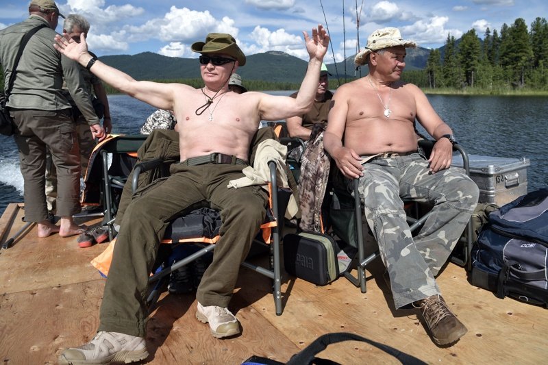 Владимир Путин и министърът на отбраната Сергей Шойгу