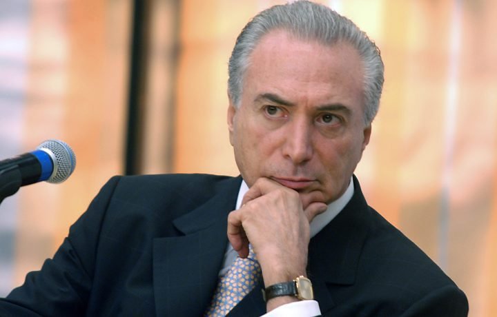 Депутатите спасиха бразилския президент от дело за корупция