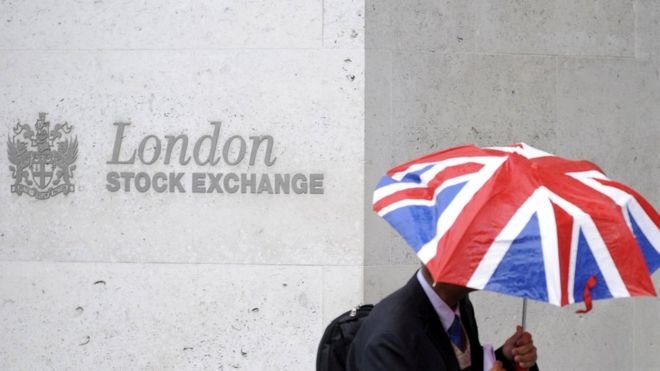 Мъж загина след падане от седмия етаж в Лондонската борса
