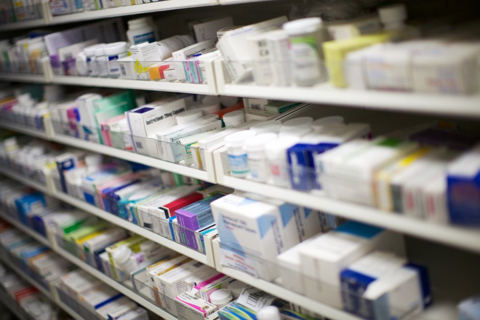 При недостиг на лекарства в аптеките ще се спира износът им