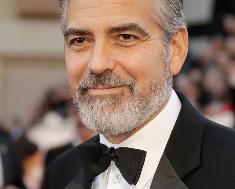 Фондацията на Джордж Клуни дава над 2 млн долара за училище за бежанци