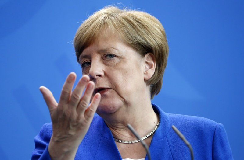 Коалицията на Меркел запазва преднината си преди изборите