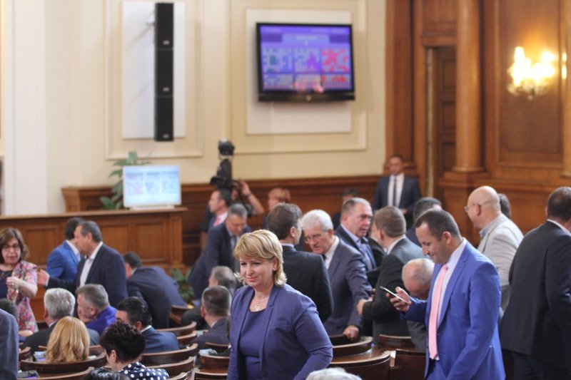 Депутатите отхвърлиха удължаването на комисията за НДК