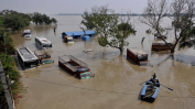 Стотици загинали от дъждовете и наводненията в Индия