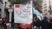 Марксисти нападнаха туристически автобус в Барселона