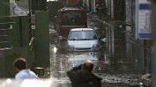 Порой наводни Истанбул, хора пострадаха