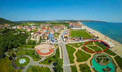 В червено е ограден имотът, върху който искат да се вдигне хотел сн.Флагман