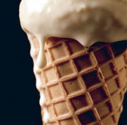 Нови 12 тона сладолед са изтеглени от пазара заради опасен яйчен прах