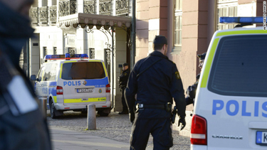 Мъж нападна полицай в центъра на Стокхолм; мотивите му са известни