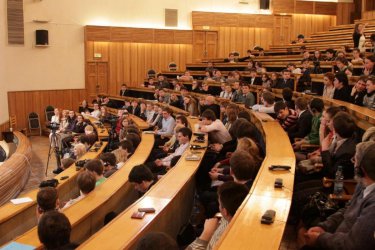 Над 550 български първокурсници вече са приети в британски университети
