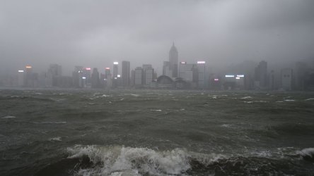 Тайфун в Китай взе най-малко девет жертви