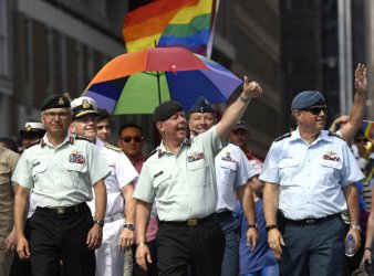 Началникът на канадския генерален щаб участва в гей парад в Отава