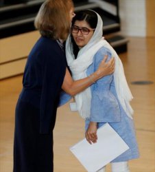 Нобелистката Малала Юсафзаи е приета в Оксфордския университет