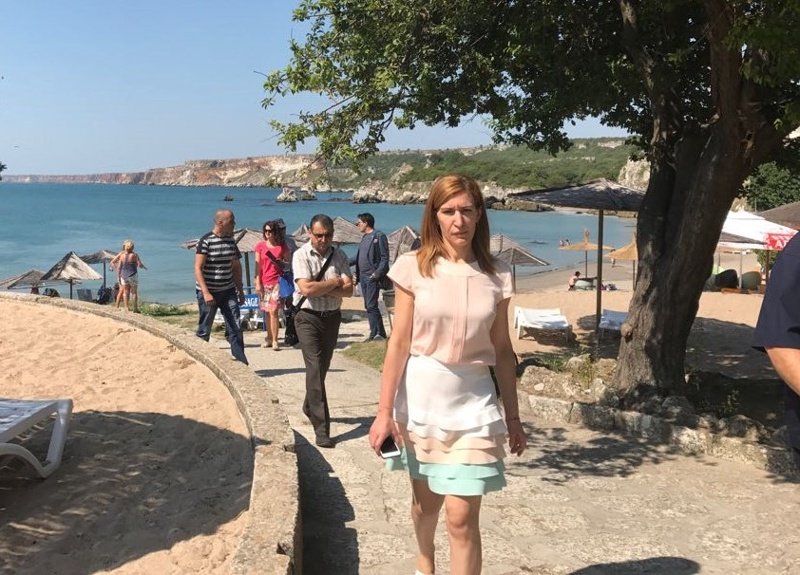 Министър Ангелкова инспектира плажове. Сн. БГНЕС