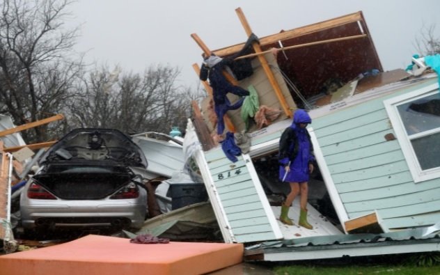 Жертвите на бурята Харви в Тексас станаха 14