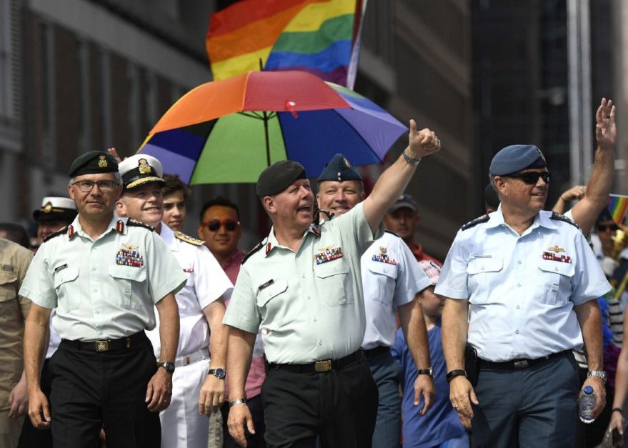 Началникът на канадския генерален щаб участва в гей парад в Отава