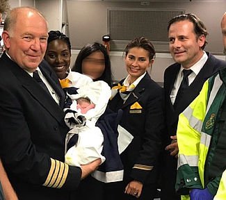 Българското бебе, родено в самолет над океана, вече има акт за раждане