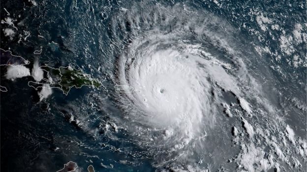 Над Карибите вилня най-мощният от век ураган