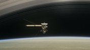 Сондата Касини се спуска в атмосферата на Сатурн