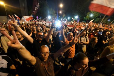 Хиляди поляци отново протестираха срещу предложените съдебни реформи