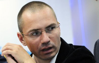 Ангел Джамбазки настоя прокуратурата да провери дали БХК работи срещу държавния интерес