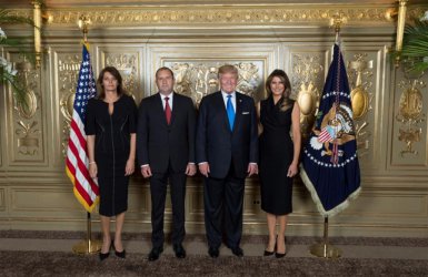 Президентът Радев и съпругата му се снимаха със семейство Тръмп