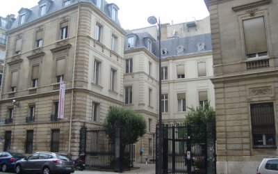 Френските социалисти продават централата си в Париж