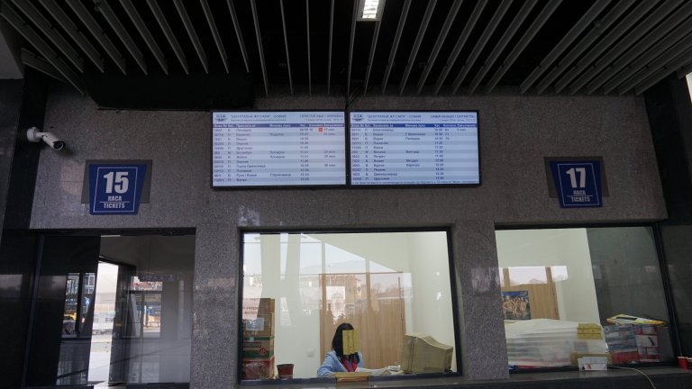 Жп гара София вече има инсталирани таблети за видео жестов превод