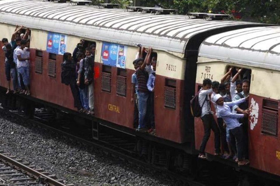 22-ма загинаха при блъсканица на гара в Мумбай