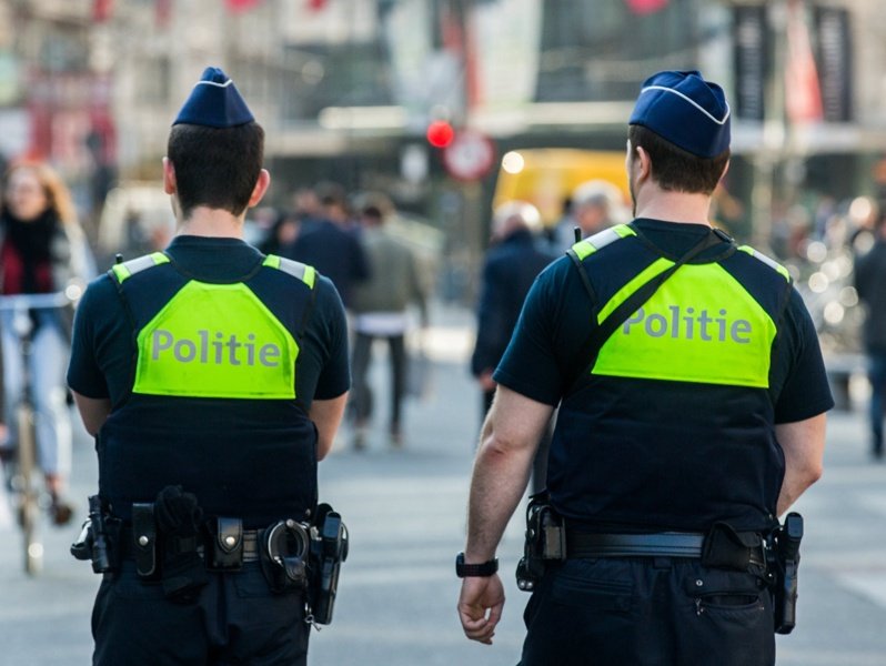 В Париж е намерено самоделно взривно устройство, петима са задържани