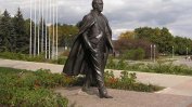 Йосиф Кобзон се сдоби приживе с паметник в Русия