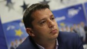 Делян Добрев подава оставка от всички постове