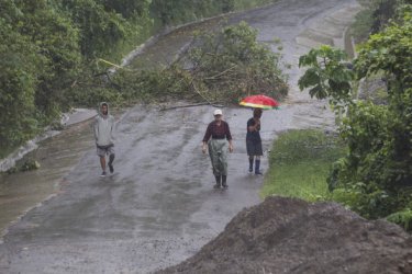 Ураганът "Нейт" отслабна до тропическа депресия