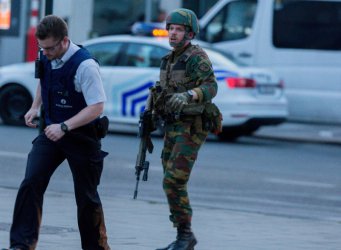 Мъж е задържан във влак край Брюксел, размахал нож и крещял "Аллах е велик"