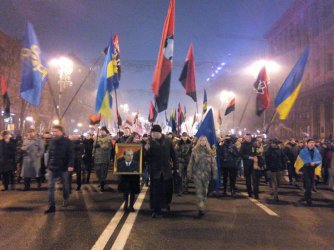 Хиляди украински националисти участваха във факелно шествие в Киев