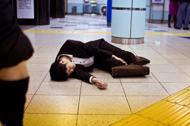 Да умреш от изтощение е професионален риск в японските медии