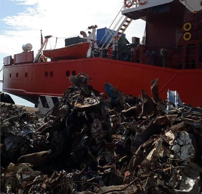 Български кораб със скрап е задържан в Салерно на път за Сардиния