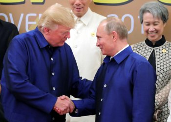 Путин и Тръмп се ръкуваха и размениха няколко думи във Виетнам