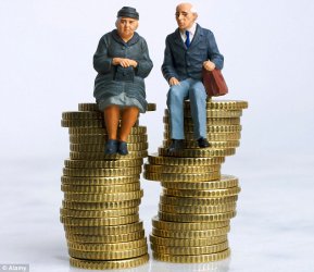 Горанов: Ако има коледни добавки към пенсиите, едва ли ще са за всички