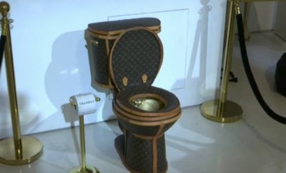 Златна тоалетна се продава за 100 000 долара