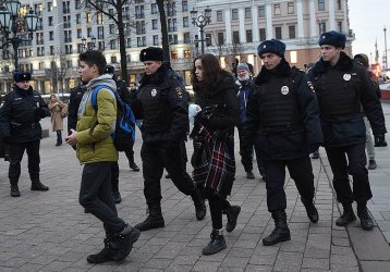 В Русия са задържани стотици активисти на "радикалната опозиция"