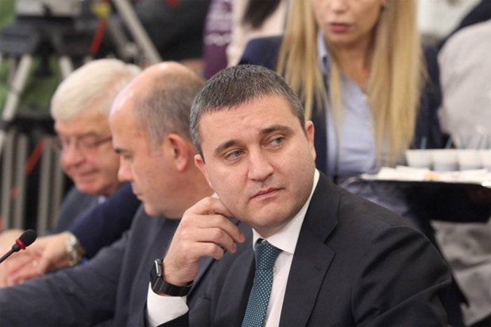 Министър Владислав Горанов и заместника му и председател на Надзорния съвет на касата Кирил Ананиев