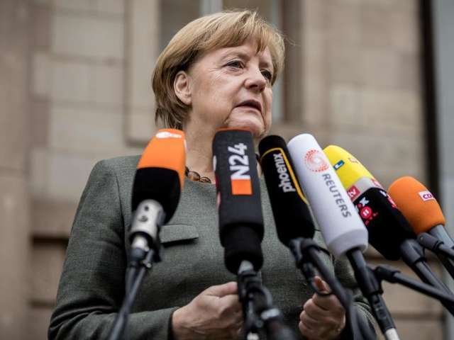 Ангела Меркел призна за проблеми в преговорите за управленска коалиция