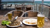 Бизнесът и местната власт искат кебапчета и бира на плажа