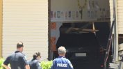 Две деца убити и три - ранени от кола, врязала се в училище в Сидни