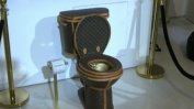 Златна тоалетна се продава за 100 000 долара