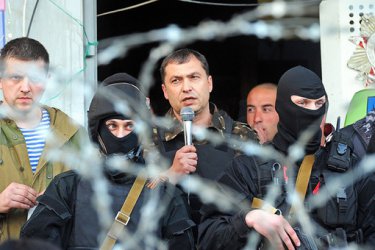 Разправията между проруските сепаратисти в Луганск не затихва