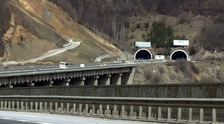 Жена почина, след като падна от моста на "Витиня" при опит да си направи селфи