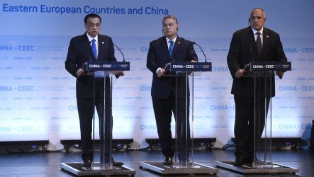 Премиерите на Китай, Унгария и България - Ли Къцян, Виктор Орбан и Бойко Борисов по време на срещата в Будапеща